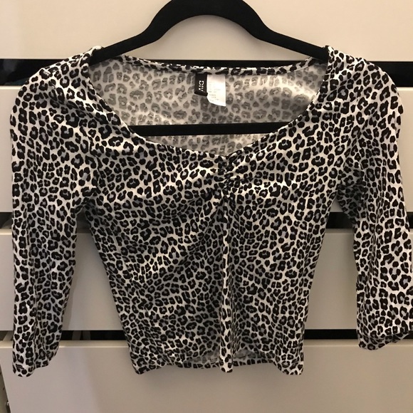 Cheetah print top, ruched V-Neck - Picture 1 of 1